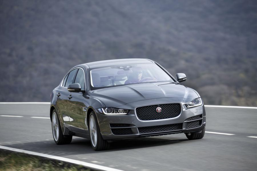  Jaguar XE Portfolio 2015 года  (фото 9 из 30)